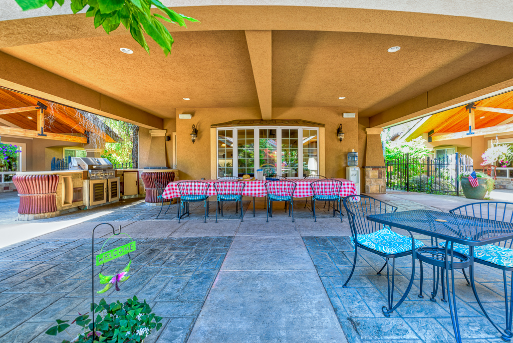 Outdoor Area Outdoor Area